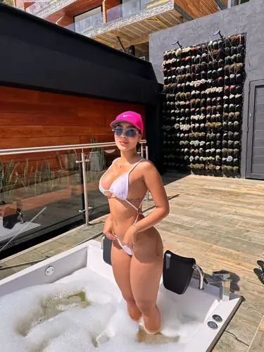 Sammie - squirt