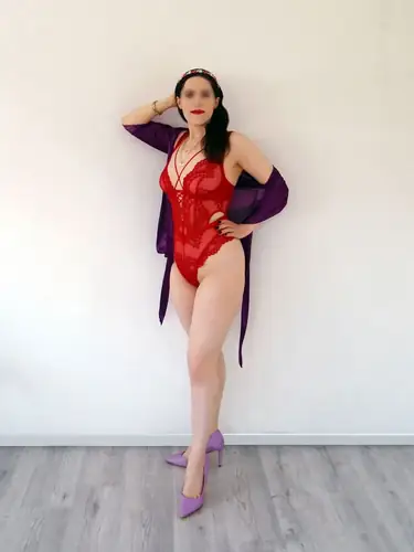 Isabeau Roseart - domina