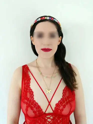 Isabeau Roseart - dominatrix