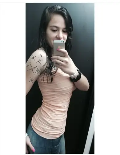 Angela Gomez - latina