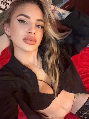 LoraSinClare - boobs