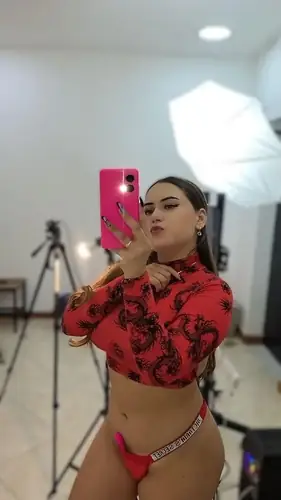 Sky Saenz - latina