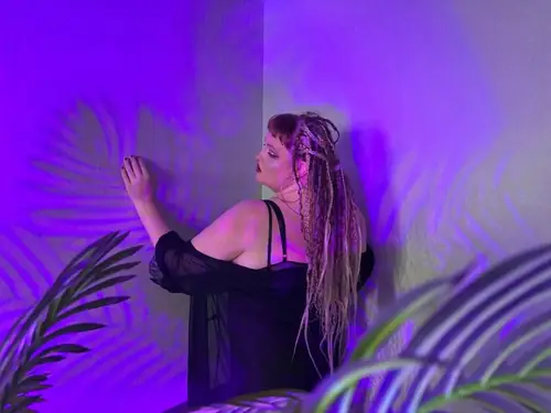 Selena - milf