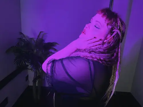 Selena - footfetish