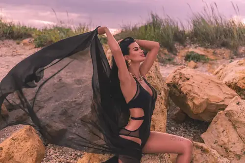 8. AmyChristie - horny