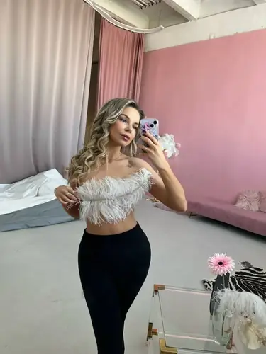 AnnaHere - blonde