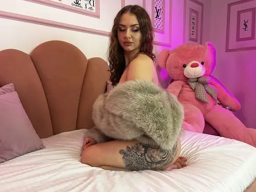 Abby White - online